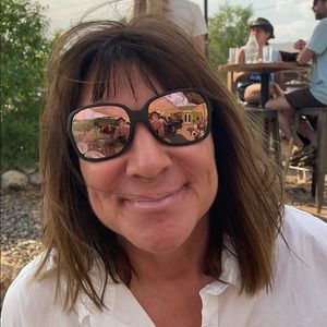 Meet your Posher, Pam